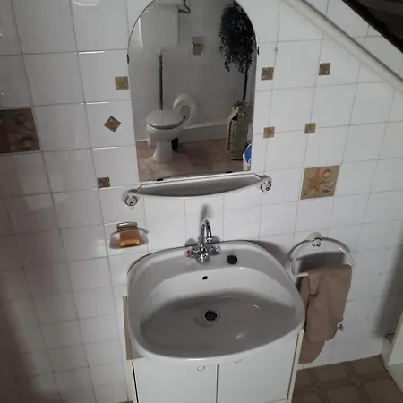Koezoes Nevezo Vendeghaz بيت ضيافة *